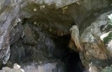 探秘阴石山洞前的神秘景观，带你领略大自然的鬼斧神工！